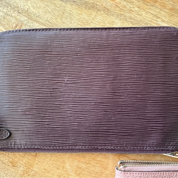 LOUIS VUITTON EPI LEATHER CLUTCH WRISTLET - Picture 7 of 11